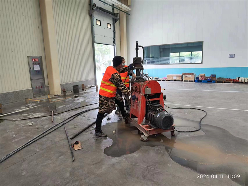 红山厂房地面下沉塌陷注浆加固施工